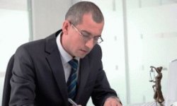 Юрист по работе претензиями — помощь юриста в составлении претензии